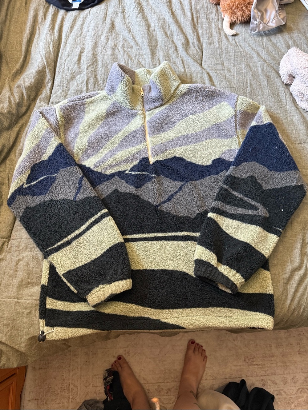 PacSun Zip-Up Sherpa Pullover in Light Green and Navy Mountain Print